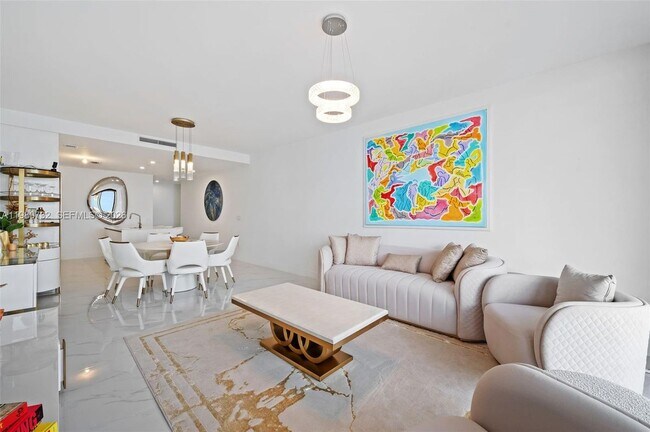 Foto del edificio - 700 NE 24th St