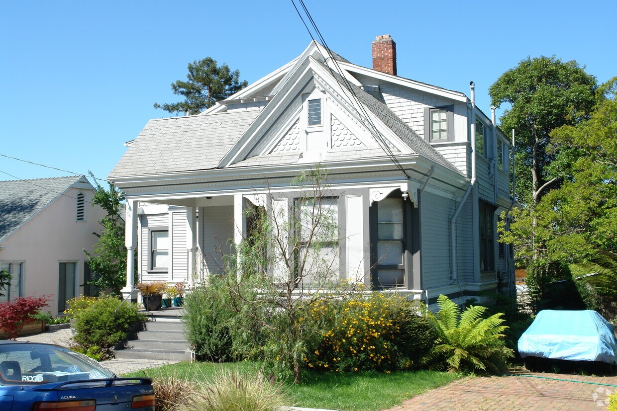 Building Photo - 1426 Spruce St