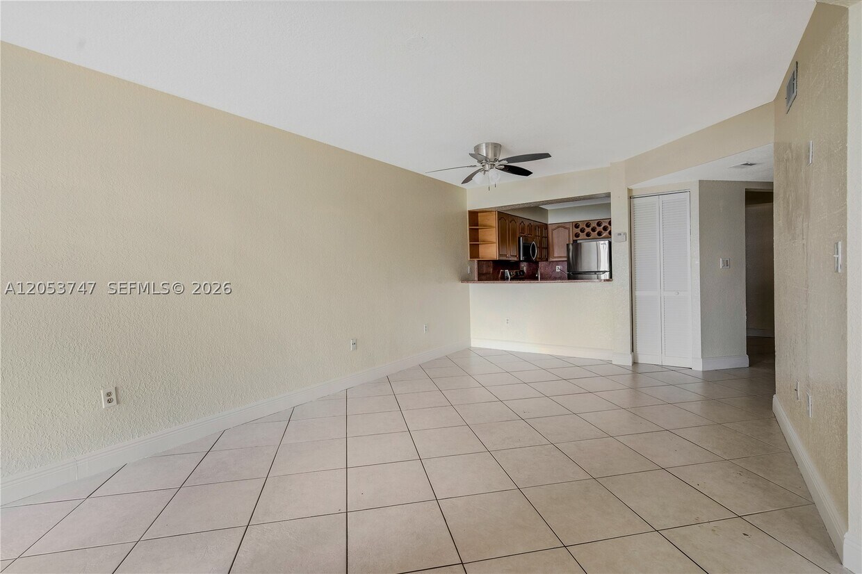 Building Photo - 15545 Miami Lakeway N