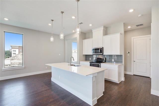 Building Photo - 1050 Maverick Dr