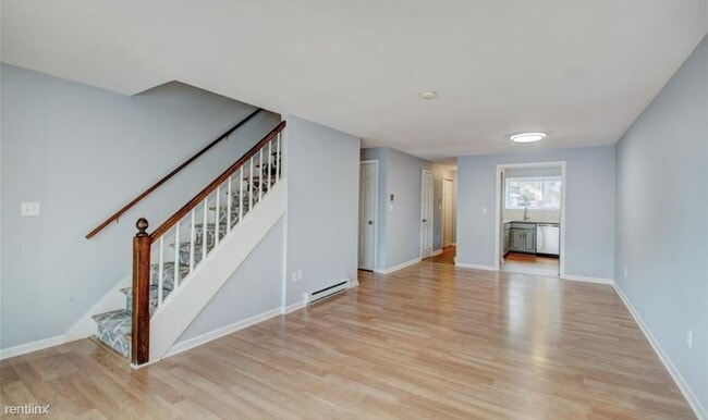 Building Photo - 2 br, 1.5 bath Condo - 10 Massaco Street Q