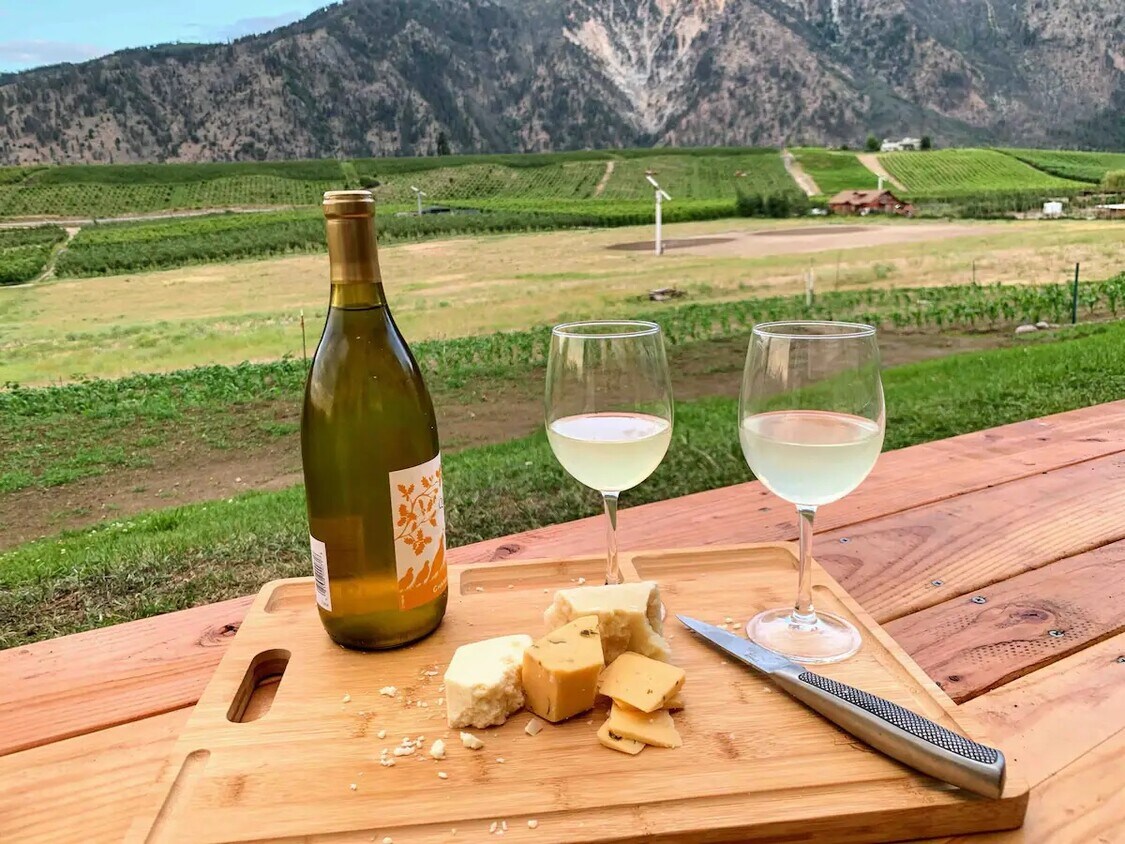 Disfrute del hermoso Manson en el lago de aguas cristalinas del lago Chelan, enclavado en el valle y las montañas. - 2400 Washington St