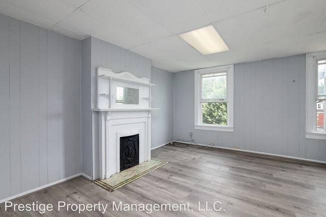 Building Photo - 2415 W Clifton Ave