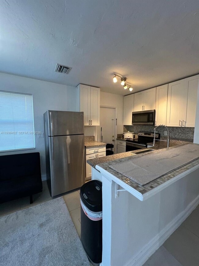 Foto del edificio - 2920 NW 11th Pl