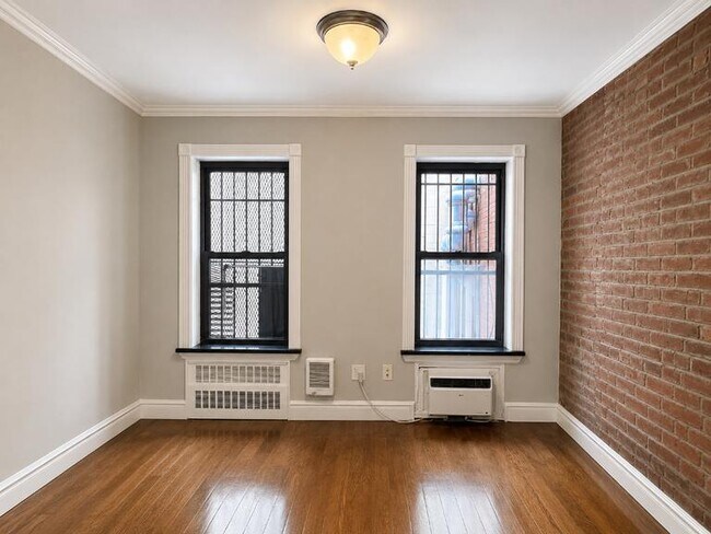 Foto del edificio - 345 W 53rd St