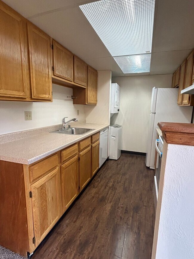 Foto del edificio - $1600/Month 1 Bed/ 1 Bath Townhome in Vill...