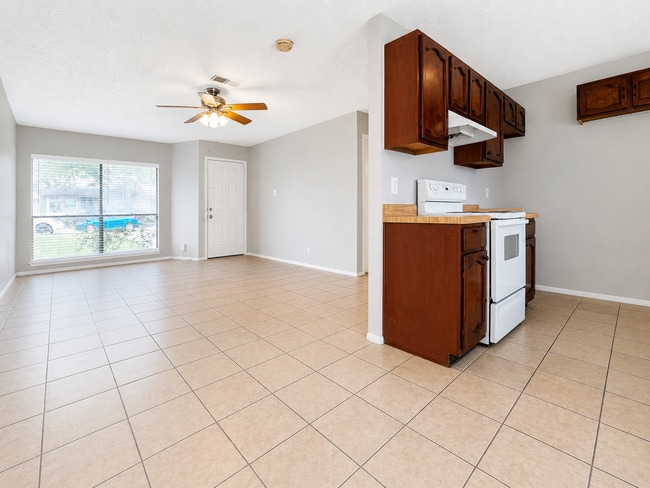 Building Photo - 4948 Champlain Dr