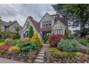 Building Photo - 3565 NE Klickitat St