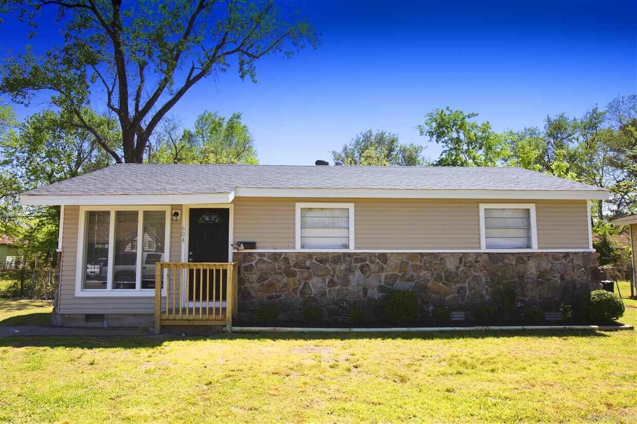 Primary Photo - 604 Dorothy Dr