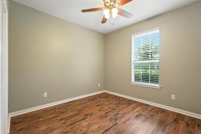 Foto del edificio - 3011 Clear Springs Dr