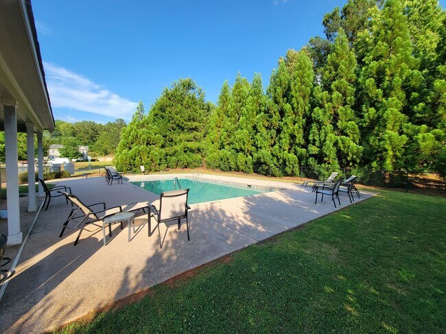Foto del edificio - 114 Lakeview Estates Dr