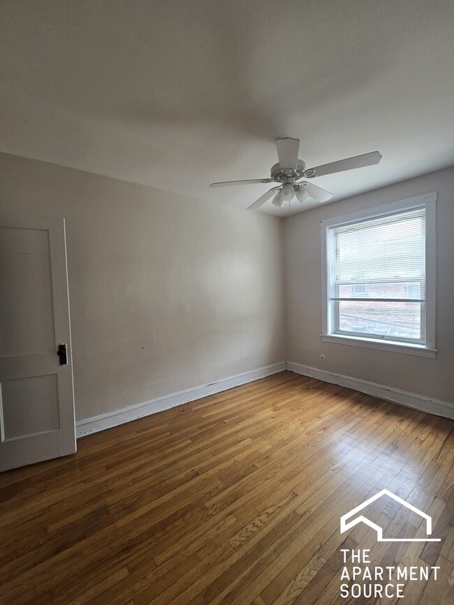 Building Photo - 2348 W Touhy Ave