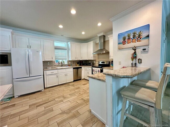 Building Photo - 174 NE Portside Dr