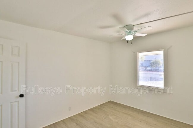 Foto del edificio - 102 E Hatcher Rd