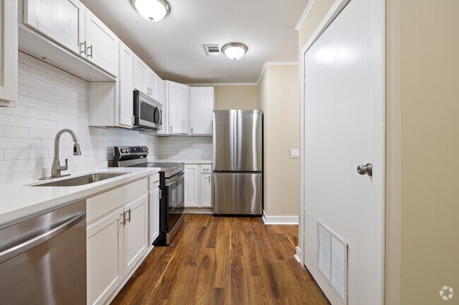 3BR, 2BA - 1,100SF - Kitchen - The Vue @ 322 Apartments