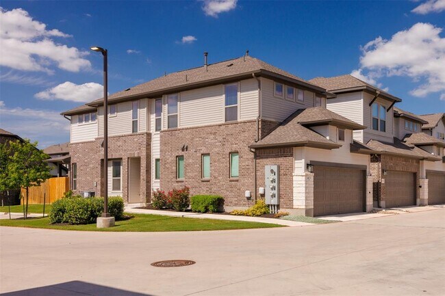 Foto del edificio - 2500 Forest Creek Dr
