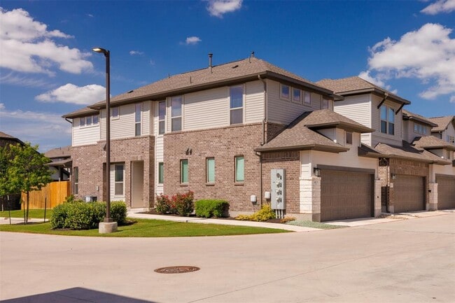 Building Photo - 2500 Forest Creek Dr