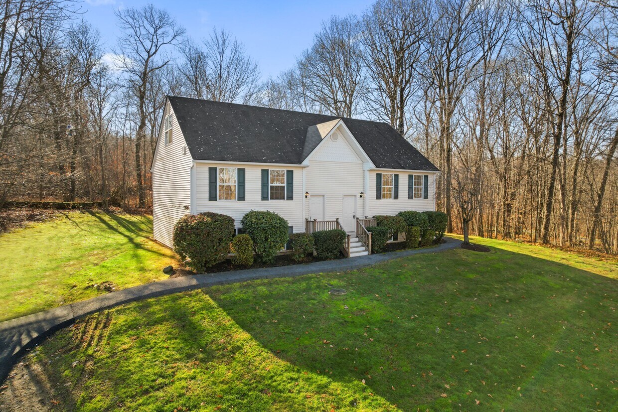 Foto principal - 63 Brewer Rd