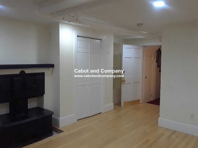 Building Photo - 105 Beacon St