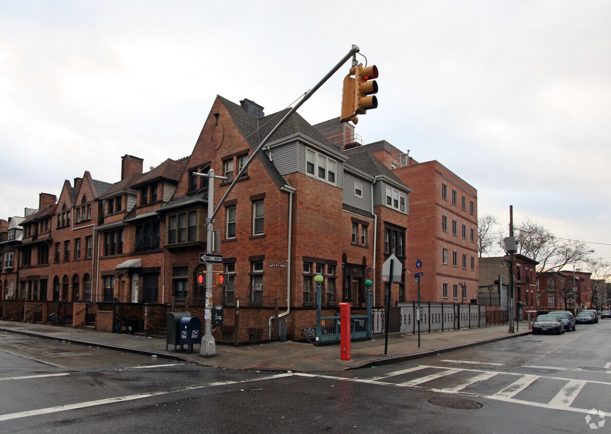 Building Photo - 386 Lafayette Ave