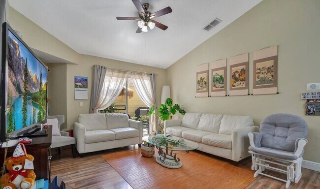 Building Photo - 2004 S Plainfield Dr