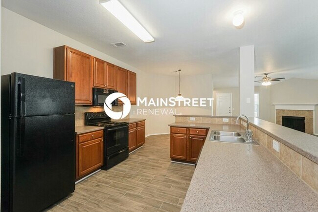 Foto del edificio - 3 Bedroom Pet-Friendly Home in San Antonio, TX with Main Street Renewal