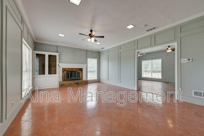 Photo - 743 Kings Ln House