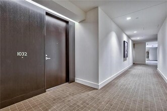 Building Photo - 2408 Victory Park Ln