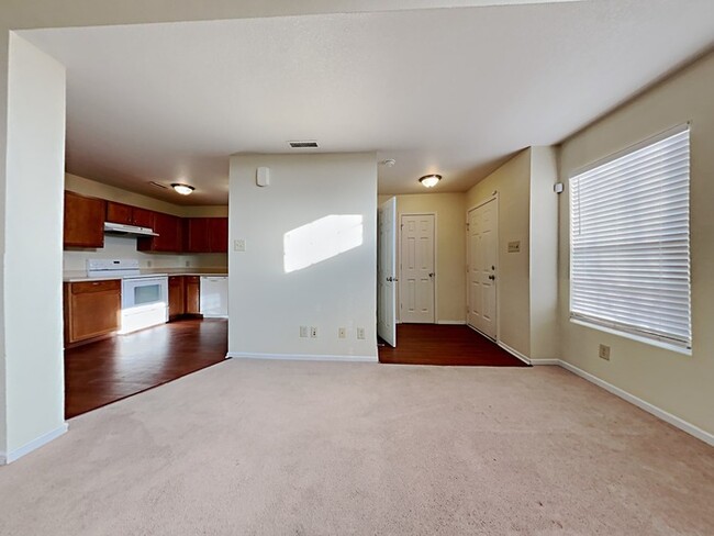 Building Photo - 3 bed 2.5 bath in Noblesville!