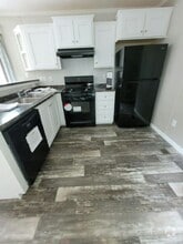 Building Photo - 658 Sound Ave
