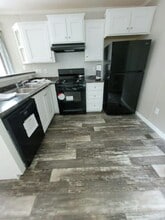 Building Photo - 658 Sound Ave