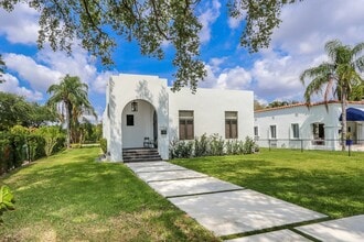 Building Photo - 5126 SW 57th Ave