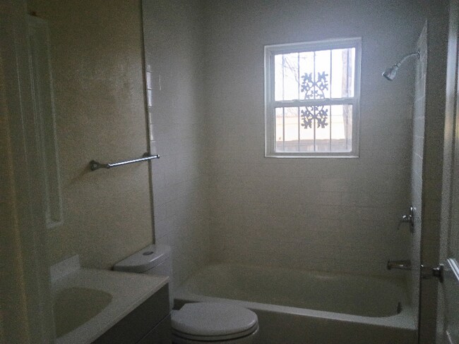 Building Photo - 3111 Strong Ave