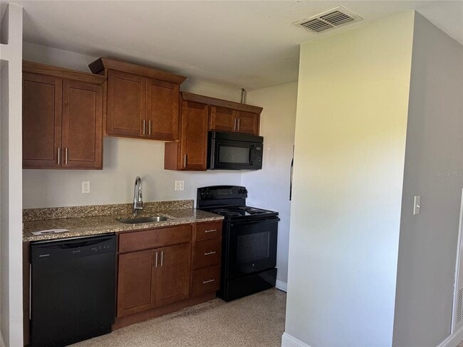 Building Photo - 505 Varsity St
