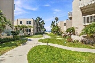 Building Photo - 7301 Vista Del Mar