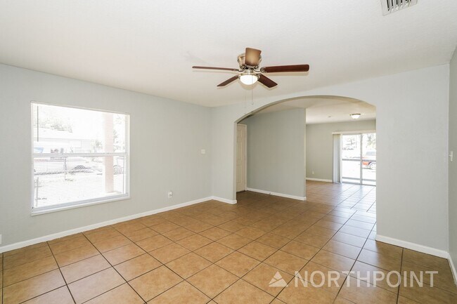 Foto del edificio - Newly Renovated Single Family Home | 4 BR/2BA | Partially fenced  front yard