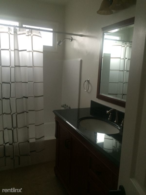 Foto del edificio - 4956 Kester Ave