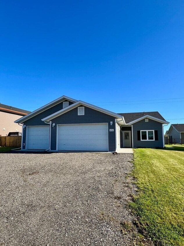 Foto principal - Spacious & Dog-Friendly 3BD/2BA Home with ...