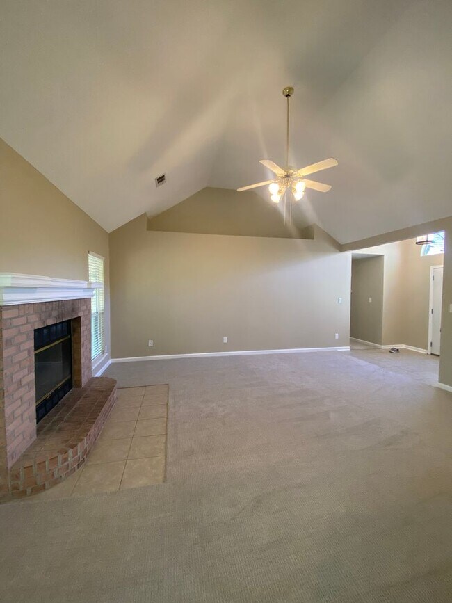 Building Photo - 1112 Panola Cir