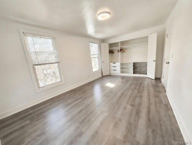 Foto del edificio - 611 St Lawrence Ave