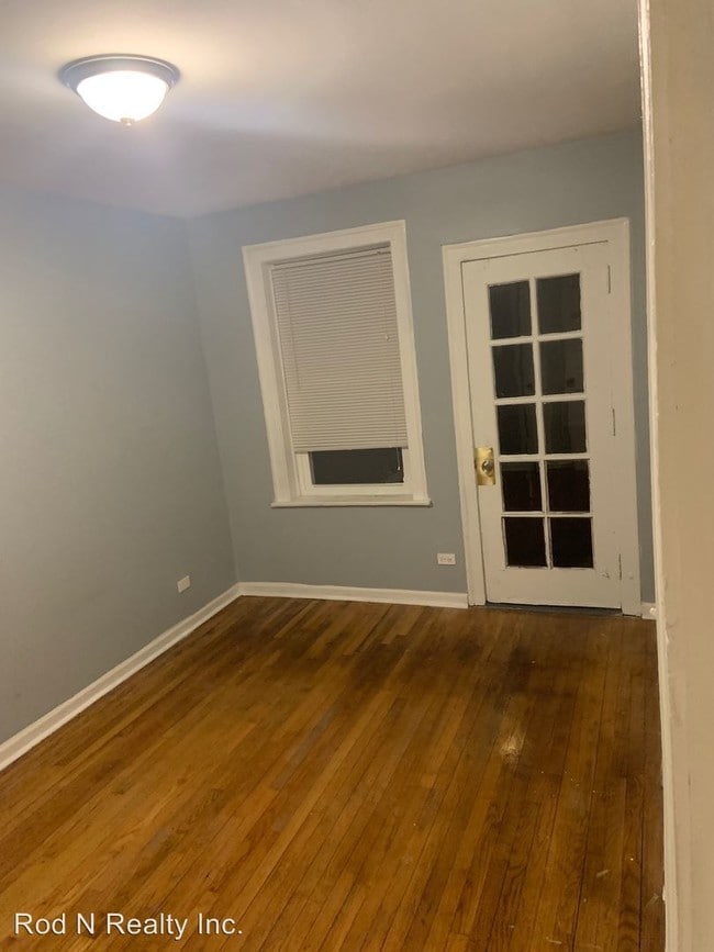 Foto del edificio - 8039 S Marquette Ave