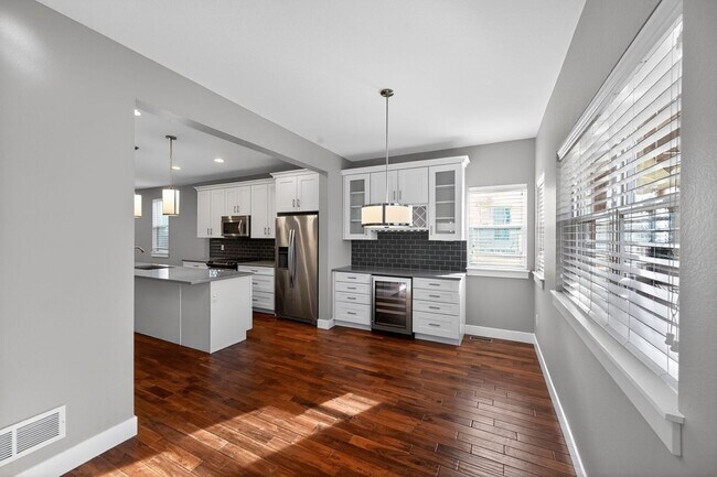 Building Photo - 1750 W 40th Ave