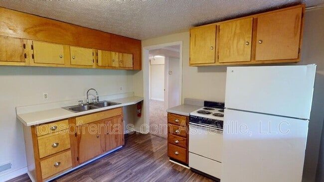 Building Photo - 422 Old Buckeye Cove Rd