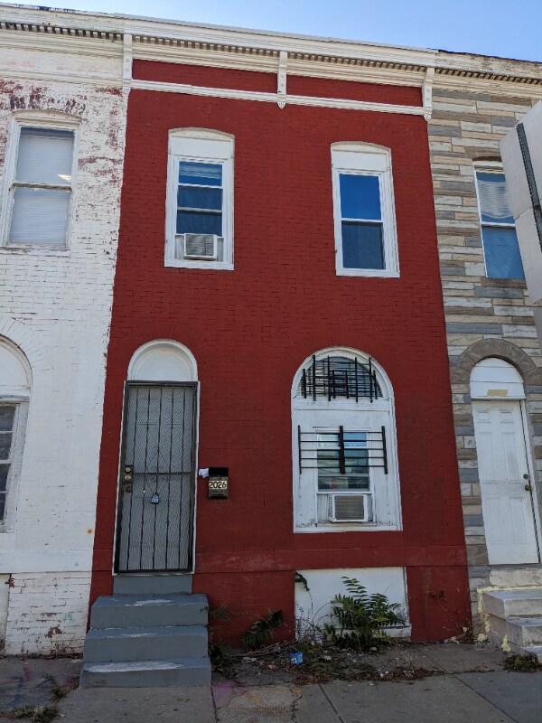 Primary Photo - 2026 N Pulaski St