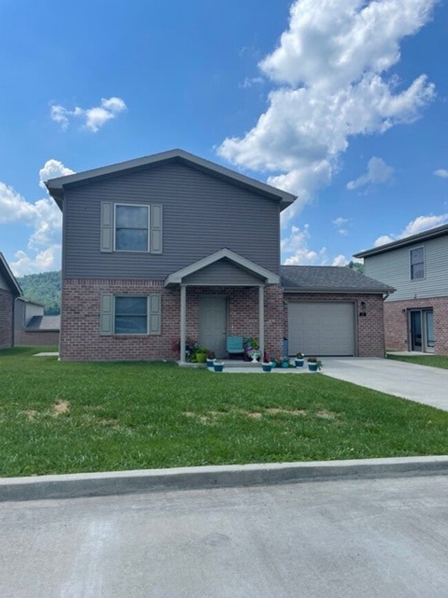 Building Photo - Jaedra View 3 BR Market