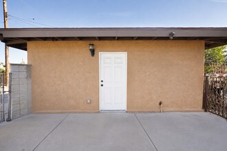Building Photo - 1405 N Riverside Ave