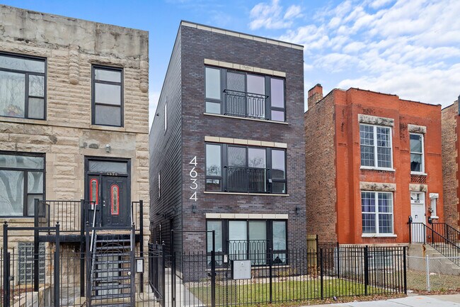 Foto del edificio - 4634 S Langley Ave
