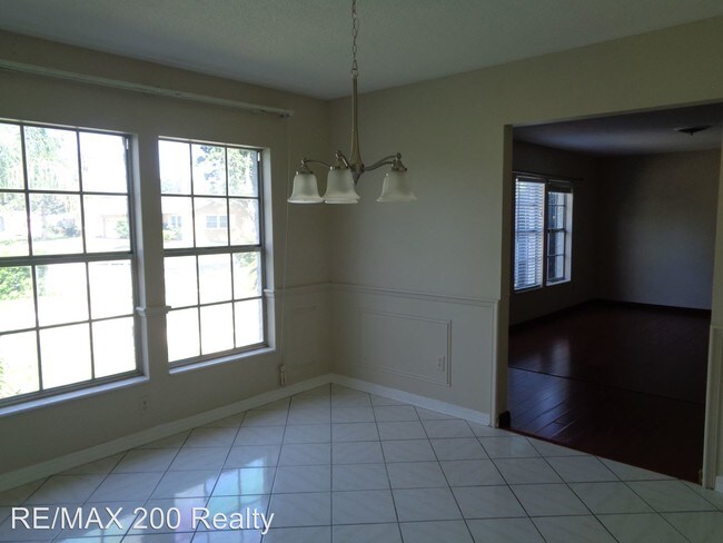 Building Photo - 4 br, 2 bath House - 326 S. Ranger Blvd