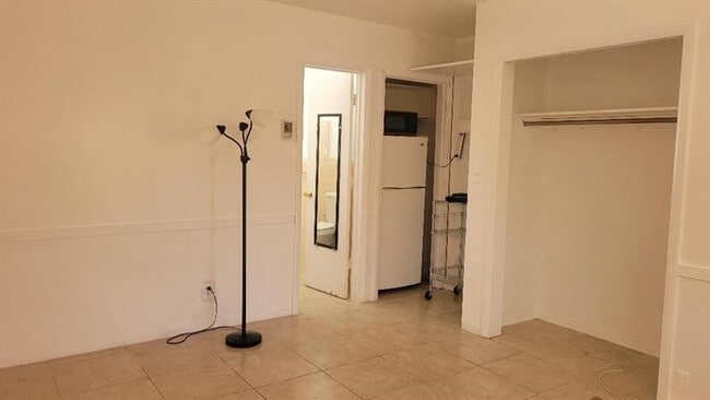 Building Photo - 728 SE 19th Ave