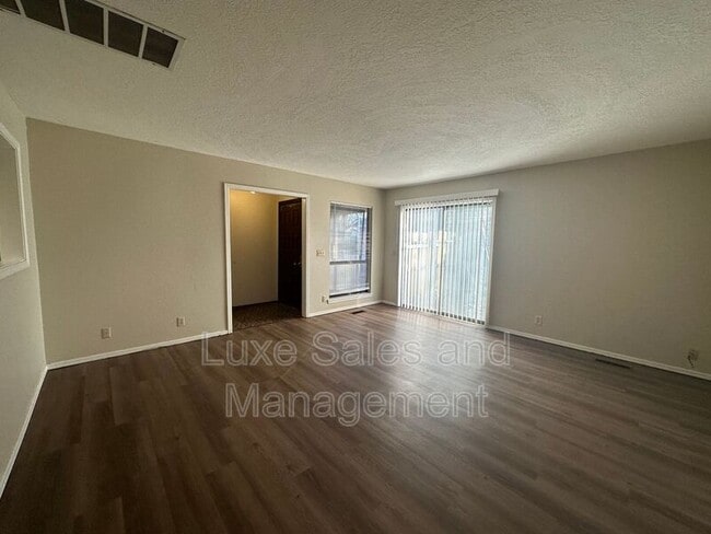 Foto del edificio - 8304 NW 8th St
